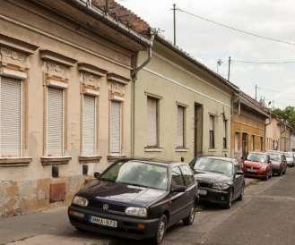 Homlokzatfelújítás során a fekete,