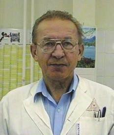 1990 óta egyetemi tanár, 1991-1997 között a Kar dékánja volt. Kutatási területe: szintetikus kénorganikus kémia, telített heterociklusos vegyületek kémiája.