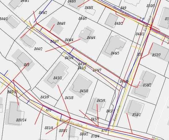 Közműtérkép 7.2 Tervezett állapot A teljes útszakaszon 4,50 m széles, szegélyekkel megtámasztott útburkolat kiépítését javasoljuk, egyoldali kereszteséssel.