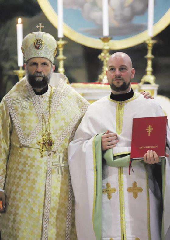 Veres András püspök megáldotta a lébényi Szentháromság-szobrot Május 29-én, Szentháromság vasárnapján az ünnepi szentmisét követően Veres András megyéspüspök megáldotta a lébényi Szent Jakab