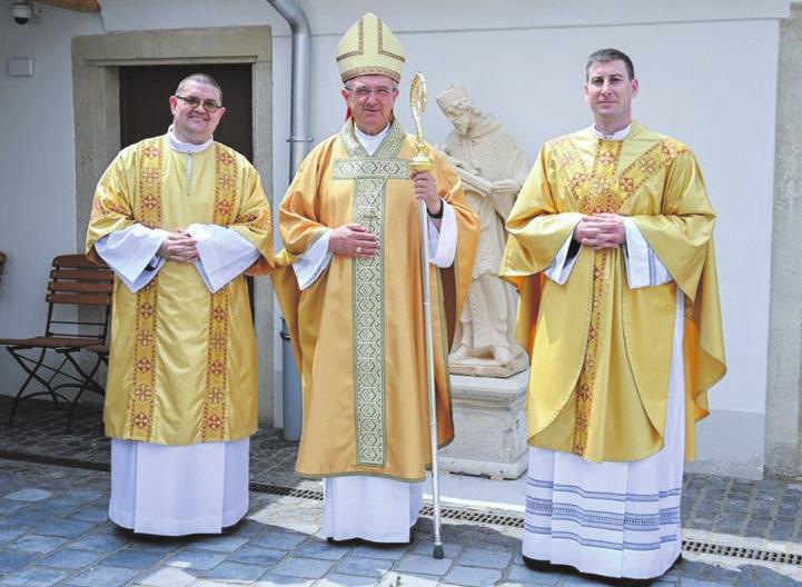 Veres András győri megyéspüspök június 12-én áldozópappá szentelte a Győri Egyházmegye szolgálatára Simon Dávid diakónust, valamint diakónussá Licz Csabát a soproni Szent Mihály-templomban.