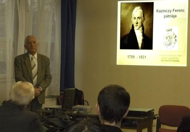 Csongrád megye honismereti életének történeti kronológiája 109 Novemberben Jeles makóiak címmel helytörténeti tém{jú gimn{ziumi alkotópályázatot hirdettek meg a makói József Attila Gimnáziumban.