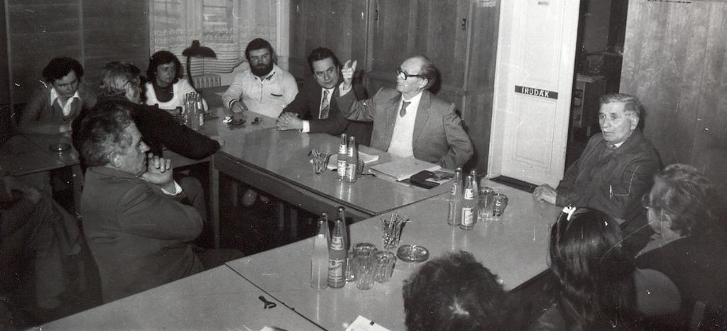 74 A honismereti élet kibontakozása Csongrád megyében Október 4-én, Budapesten a HNF székh{z{ban volt az Üzemünk életének egy éve, 1984 elnevezésű üzemtörténeti p{ly{zat eredményhirdetése.