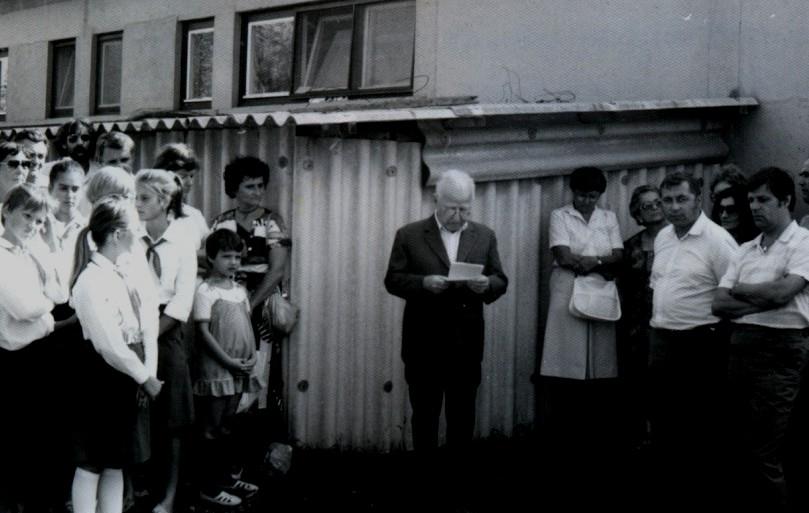 Csongrád megye honismereti életének történeti kronológiája 75 A szentesi honismereti diáktábor résztvevői. Középen dr.