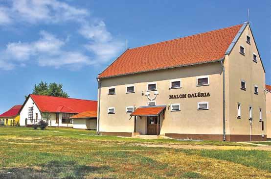 Nyíracsád látnivalói közé tartozik az Árpád-kori műemlék templom, a Görög katolikus templom, a Római katolikus templom, a Baptista Imaház, a Malom Galéria, a Zsuzsi vonat emlékhelye, valamint a