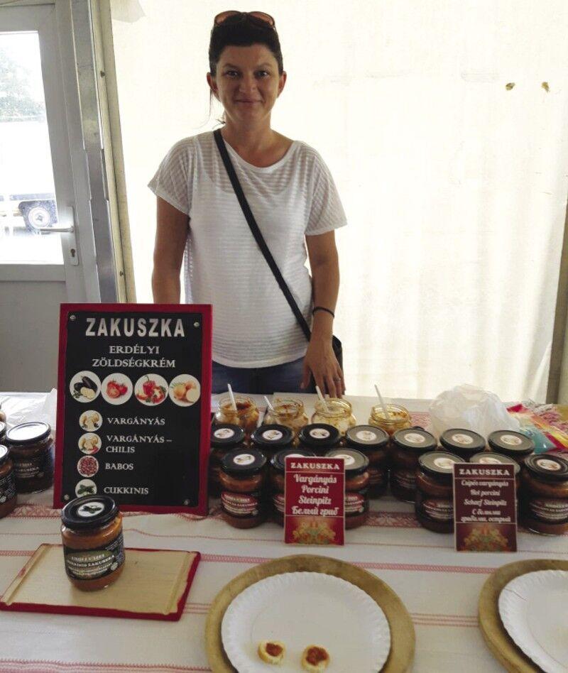 Szabó Szilviának mindig van új ötlete A zakuszka padlizsán, pritamin paprika, paradicsom és hagyma alapú zöldségkrém, amit én egyegy ötödik zöldséggel ízesítek.