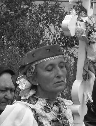 102 EKSZPANZIÓ >< PÜNKÖSD László Ruth EKSZPANZIÓ 2007 A XIX. EKSZPANZIÓ pünkösd jegyében és pünkösd fényében került megrendezésre, a kortárs m vészek és az Ipoly menti lakosok találkozóján.