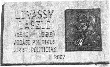 Török László és Markó Béla lerántotta a leplet az em lékm r l. Egy jelre égnek eresztették a háromszáz léggömböt.
