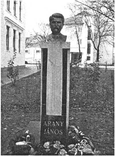 Boeriu Valeriu, egykori diák, Tódor Albert alprefektus, Ákos Zol tán f tanfelügyel -helyettes, Sóki Béla parlamenti