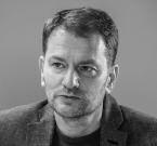 A februári szlovákiai parlamenti választások után leköszönt a Peter Pellegrini vezette előző kormány, és az államfő kinevezte az új szlovák koalíciós kormány tagjait, ezzel hivatalba lépett Igor