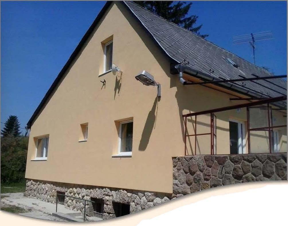 SZÁLLÓ