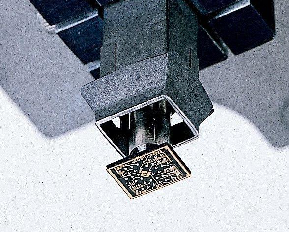 Fúvóka Vákuumcső Alkatrész 110. ábra: Független vákuumcső mozgatás. Forrás: http://www.vjelectronix.