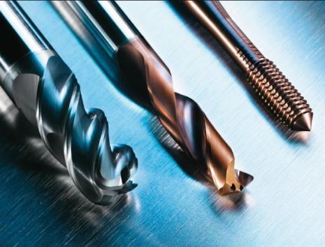 Az eddig bemutatott technológiák egyik nagy hátránya, hogy a szerelőlemezekben mechanikai feszültség ébredhet, melynek szélsőséges eredményeként a felületszerelt, BGA tokozású és sirályszárny
