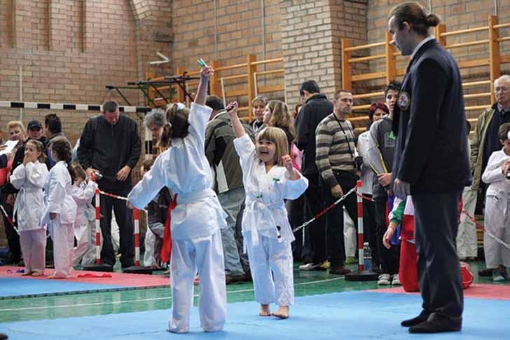 sport Megvan a csipesz! Az Önkormányzat segítsége jelentõs, de a verseny magas színvonalú lebonyolításához szükséges még külsõ forrásokat bevonni!