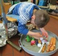 Kezdetben (csecsemőknél) szisztematikusan tervezett és felépített, de nagy kreativitást és figyelmet igénylő passzív foglalkoztatás, amit a terapeuta közvetít a gyermek felé, ez az