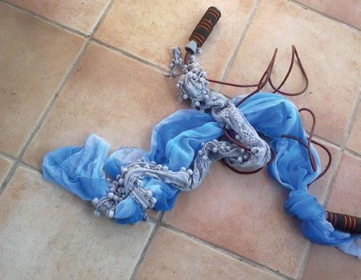 Sári édesanyja számára a lányával foglalkozó szakember önmagában kompetensnek tekinthető, ugyanakkor ezen a síkon meg is reked, megelégszik azzal, hogy a gyermeke szakember kezében van, bízik is
