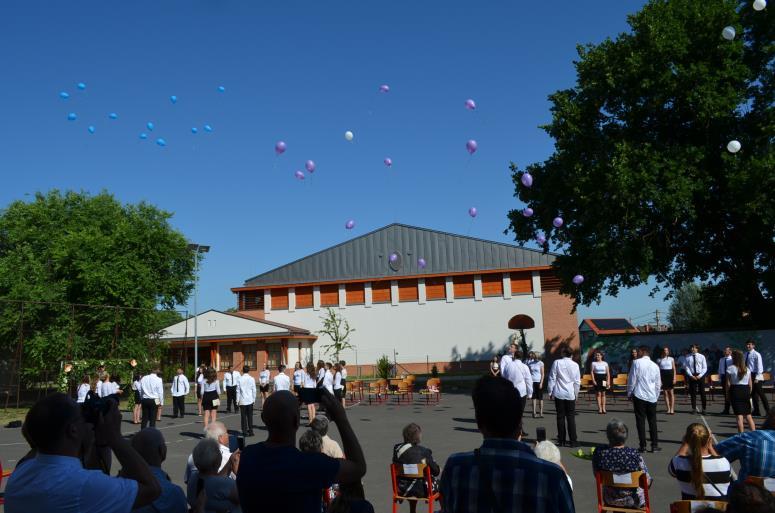 Szerencsére a