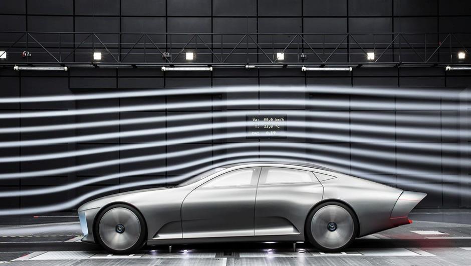 Wind tunnel test MERCEDES IAA concept Wind tunnel smoke lines with CFD airflow superposed (credit AUDI Wind Tunnel Centre) Wind