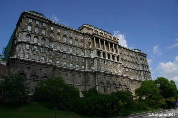 7.1.2.5. Nemzeti könyvtár - az országos könyvtárak feladata, hogy az adott szakterületen minden hazai forrást összegyűjtsenek és megőrizzenek. Ezek ezért nyilvános könyvtárak is. - pl.