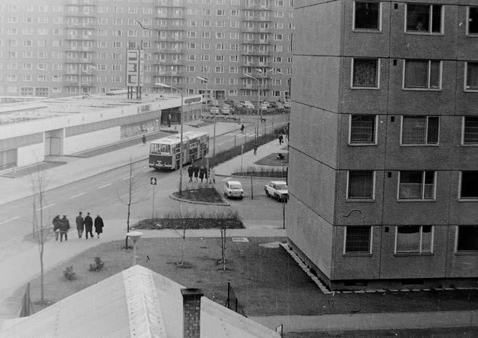 Lakótelepi utcakép 1979-ben ráncajtós csuklós busszal. (forrás: Fortepan 10754) Árpád úti, vagy az újpalotai.