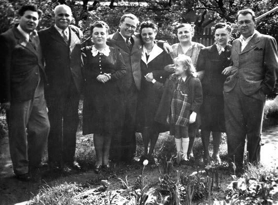 KOCSIS ANDRÁS (1905-1976) SZOBRÁSZ írta: Zsivkov Anita Kocsis András magyar szobrászművész Kocsis András (1884-1957) és Sütő Erzsébet (születési adata nem ismert, 1907-ben hunyt el) gyermekeként