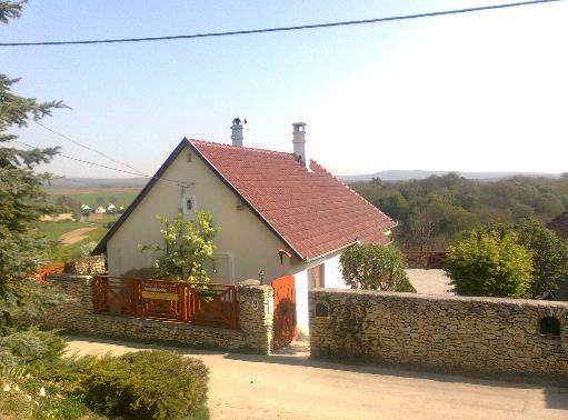 elénk. 8291 Nagyvázsony Temető u. 9 +36 20 263 1347 fabry.nagyvazsony@gmail.com www.varpanorama.hu A Pántlika Pincészet a Dörgicse völgyben a Balatonfüred-Csopak borvidék szerves része.