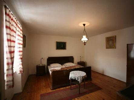 8330 Sümeg, Szent István tér 10. +36 70 363 4367 palotapince@