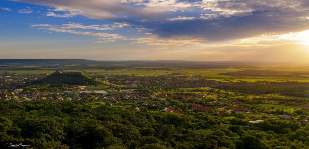 ÉLMÉNYEK, TÚRÁK A történelem nyomában... A Balaton-felvidék megannyi kincset rejt, melyek csak arra várnak, hogy felfedezzék őket.