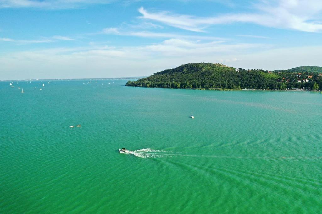 ÉLMÉNYEK, TÚRÁK Strandolás helyett túrázás... Nem csak a strand várja a kirándulni vágyókat Balatonakalin, hanem egy érdekes túraútvonal is.