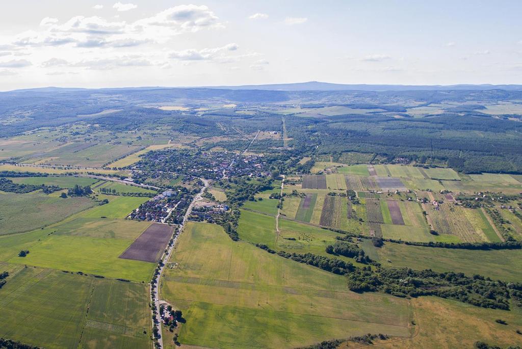 ÉLMÉNYEK, TÚRÁK Nyugalom, harmónia, gyönyörű vidék... A nyári évszak sok turistát vonz a Balaton környékére.