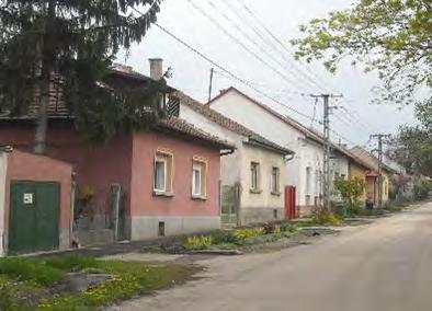 Néhány épülete még 19. századinak feltételezhető, mint az Olaj utca 9.és 18.