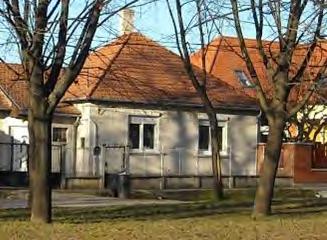 Ilyenek a Berényi úti Közúti Igazgatóság vagy a Temetkezési Vállalat, a Nefelejcs utcában az óvoda (korábban az azóta már elbontott, valaha közkedvelt Horizont étterem és konyha), a Vértanú utcában
