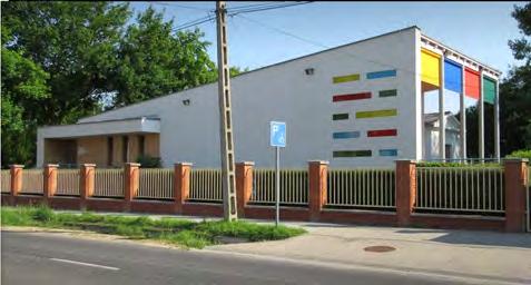 Ezt az iskolát is Callmeyer Ferenc (1928-2020) kétszeres Ybl-díjas építész tervezte, aki a rendszer hazai meghonosításában és az alaprajzi típus kidolgozásában is aktívan közreműködött.