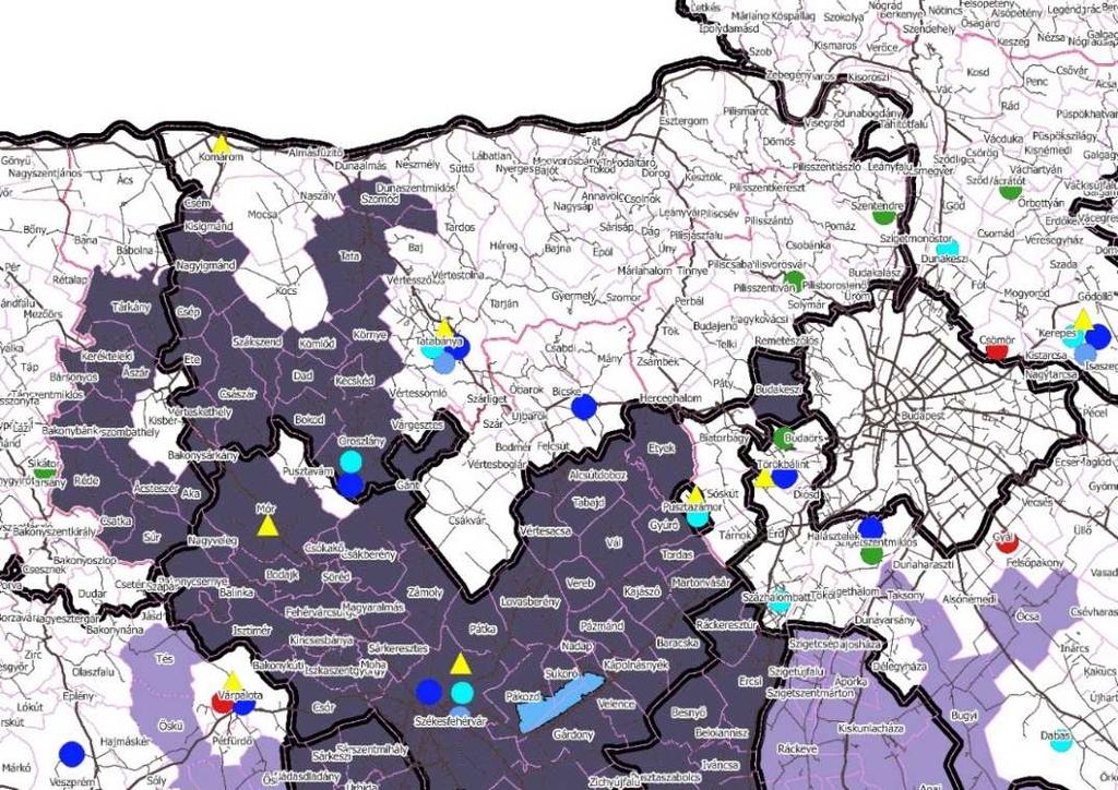 két nagytáj, az Alföld és a i-középhegység határán terül