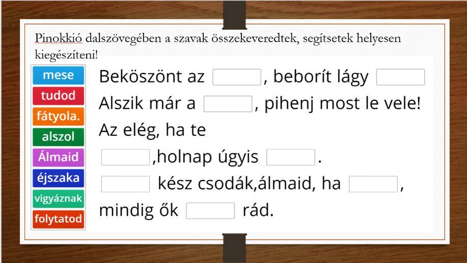 Ének órán a gyerekek Pinokkió és Dzsepettó dalával ismerkedtek.