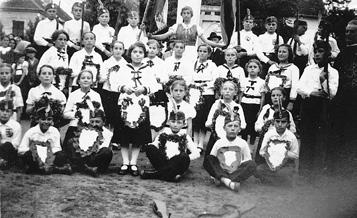 A másik, a Szent Péter-szobor nem került restaurálásra. Jelenleg a Nárai plébánia tulajdonában van. A szobor érdekessége, hogy túlélte az ezelőtti templomot pusztító tűzvészt!
