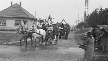 A tanácselnök ismertette, hogy még 1974-ben 28 házhelyet sajátított ki a tanács, arra gondolván, hogy hosszú évtizedekig eltart, míg beépítésre kerülnek, de ekkorra már majdnem mind beépült, mivel az