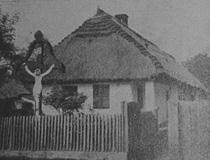 A keresztet a Lóránth család állíttatta fogadalomból a kertjükben. Fenntartására 100 Ft tőkepénzt hagytak. A keresztet 1921-ben egy erős vihar kidöntötte, aminek következtében újraállították.
