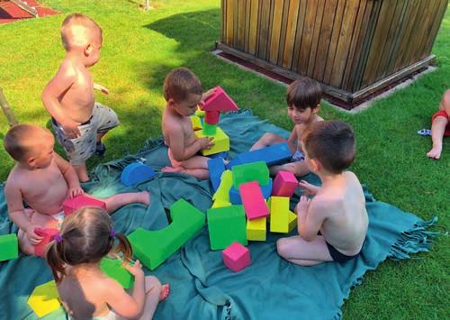 MI ÚJSÁG FÉNYSZARUN? 2020/8 5 Ahogy a nyár, úgy az első teljes (2019 2020) nevelési évünk is a végéhez közeledik.