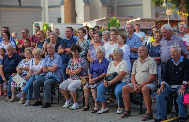 Egy mérkőzés tizenhárom percig, vagy tizenhárom dobott pontig tart. Két csoportba kerültek a csapatok. Innen lehet továbbjutni a rájátszásba, majd a döntőbe tudtuk meg Bertalan Imre szervezőtől.