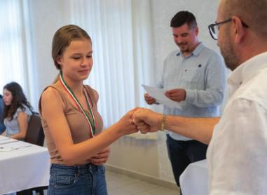 Ennek a szolgálatnak gyümölcseit őrzik lelkükben azok a hívek, akik részesei voltak kitartó, lelkiismeretes papi munkálkodásának.