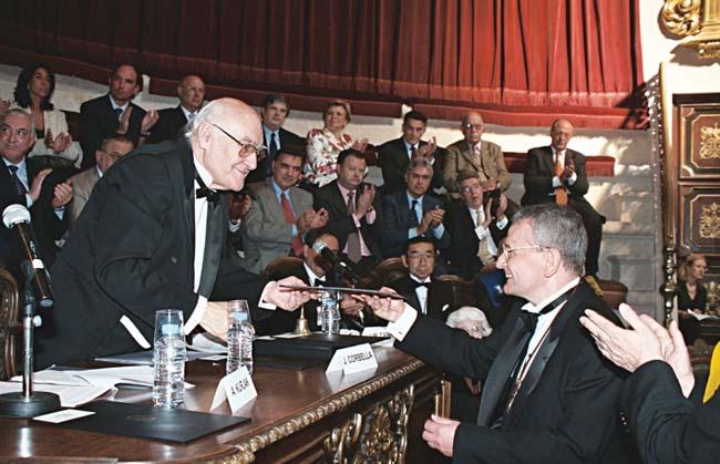 2013/4 ORVOSTUDOMÁNY tori megbízott, Acsády György dékánhelyettes lett. Mint az ÁOK hét szenátora jól összekovácsolódtunk, funkcióink lejárta után is minden évben kétszer együtt vacsorázunk.