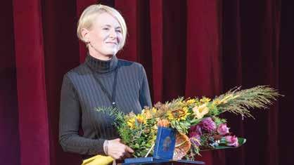 Rácz Mária 2009 óta a Vörösmarty Színház munkatársa, a székesfehérvári színházi élet szervezésének meghatározó alakja.
