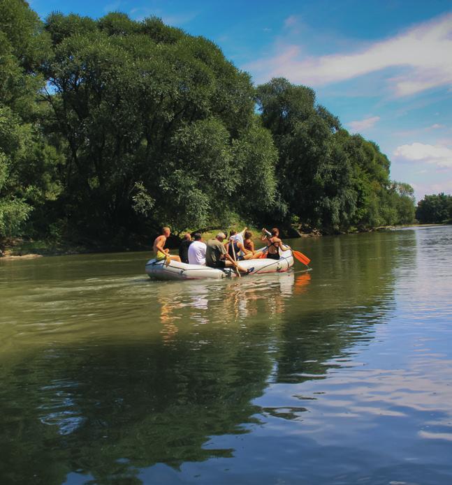 Családi rafting a Murán Fürdőzés, pihenés Utazás az erdei kisvasúttal Bázakerettye,