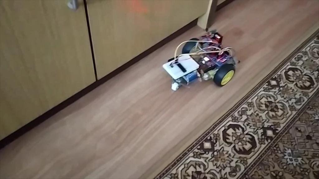 falkoveto_robot.ino: tapasztalatok 1.