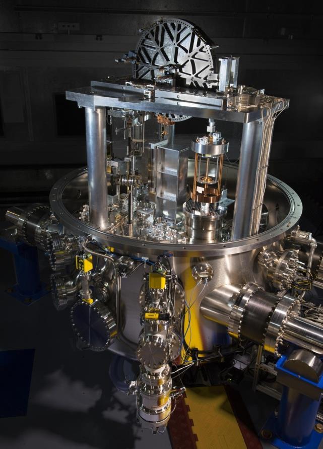 Kibble-balance) A NIST 4-es
