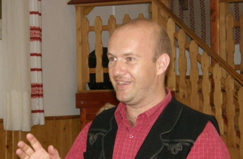 hogy milyen időszakban milyen kézműves foglalkozásokat javaslunk, ünnepköröknek megfelelően. Ehhez Benkő Éváék, a sepsiszentgyörgyi Guzsalyas Alapítvány volt segítségünkre.