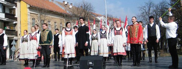 A hagyományt követve a március 15.-i ünnepségre az alkalomnak megfelelő tematikus műsorral készültek a makói Forgatós néptánccsoporttal közösen, a Kelj föl, Petőfi! című történelmi táncjátékkal.