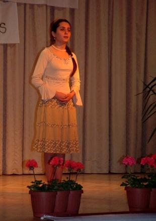 Hajdúnánási XIX. Nánási Vásártéren, népművészeti vásár, a III. Kárpát-medencei Ifjúsági Néptánc Találkozó. 2011: Bemutatkoztunk Debrecenben, 2012: Verőce). 36.