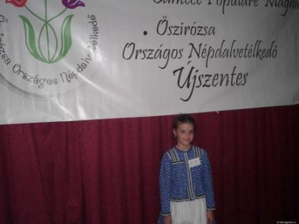 Muzikális családból származik, édesanyja 2003-tól az Érmihályfalvi Zelk Zoltán Általános Iskola címzetes, szakképzett zenetanára, zenepedagógus, édesapja kántor-vallástanár.